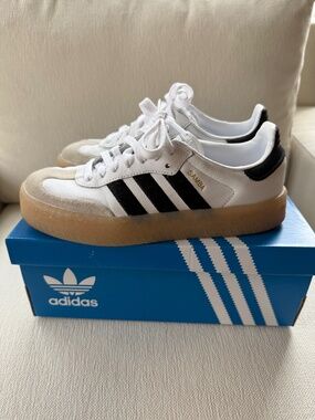 Women’s Adidas Sambae Size 6